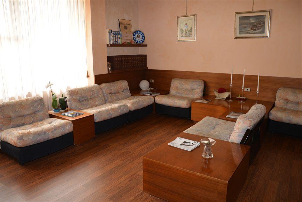 לניאגו Hotel Salieri מראה חיצוני תמונה