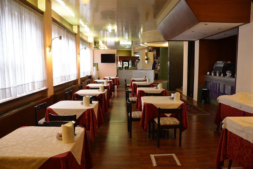 לניאגו Hotel Salieri מראה חיצוני תמונה