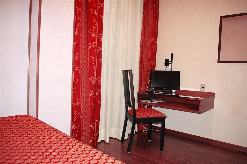 לניאגו Hotel Salieri מראה חיצוני תמונה