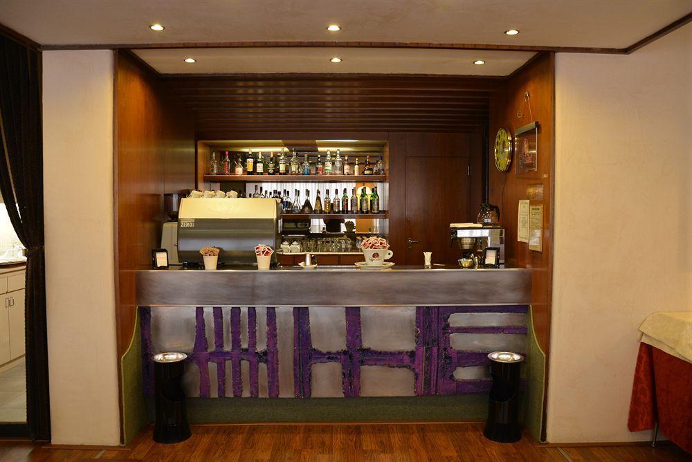 לניאגו Hotel Salieri מראה חיצוני תמונה