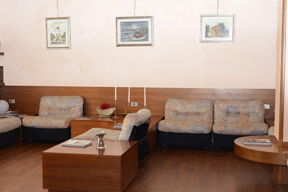 לניאגו Hotel Salieri מראה חיצוני תמונה