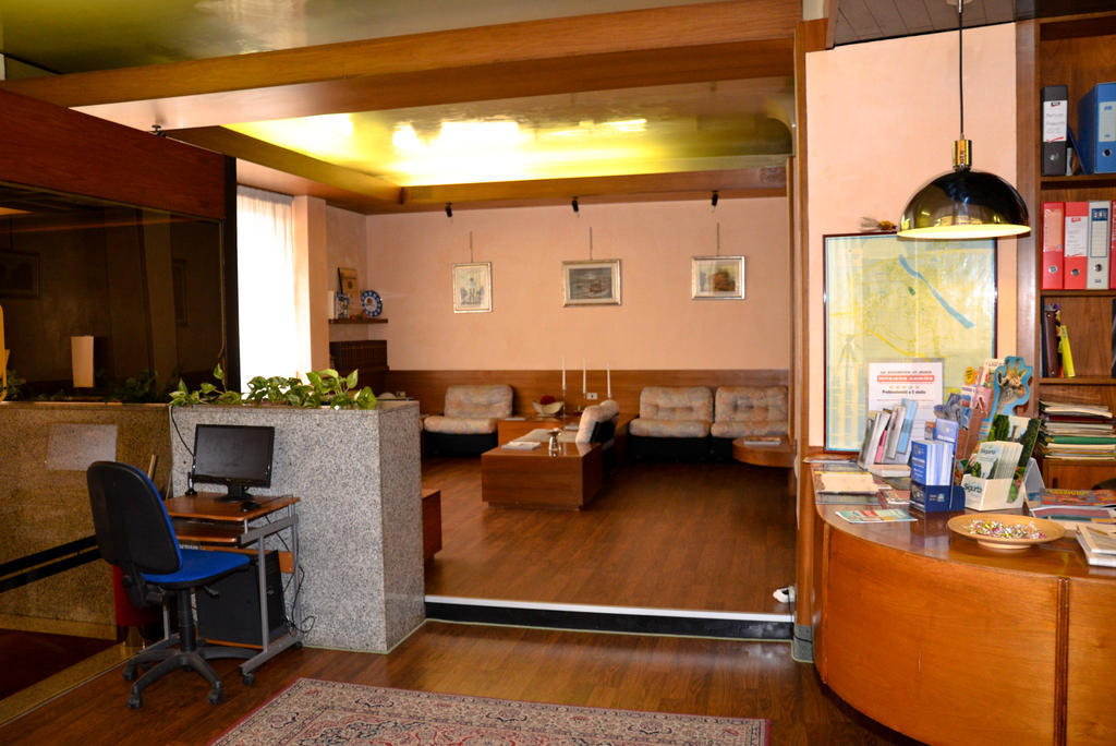 לניאגו Hotel Salieri מראה חיצוני תמונה
