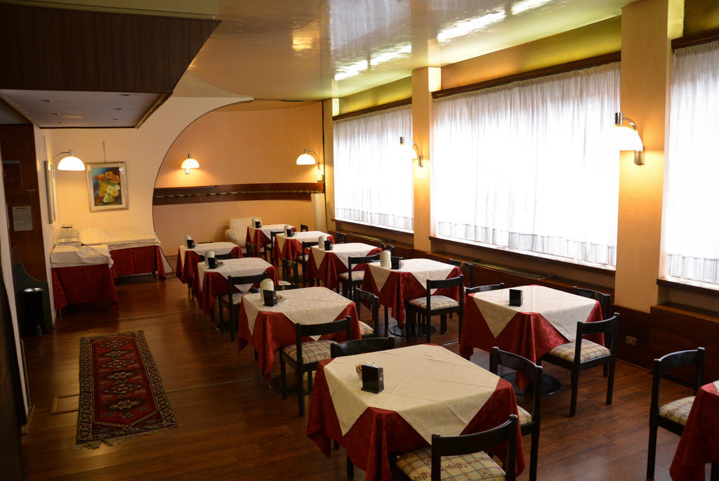 לניאגו Hotel Salieri מראה חיצוני תמונה