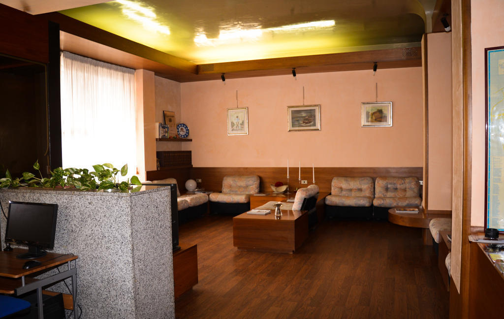 לניאגו Hotel Salieri מראה חיצוני תמונה