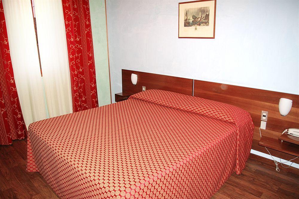 לניאגו Hotel Salieri מראה חיצוני תמונה