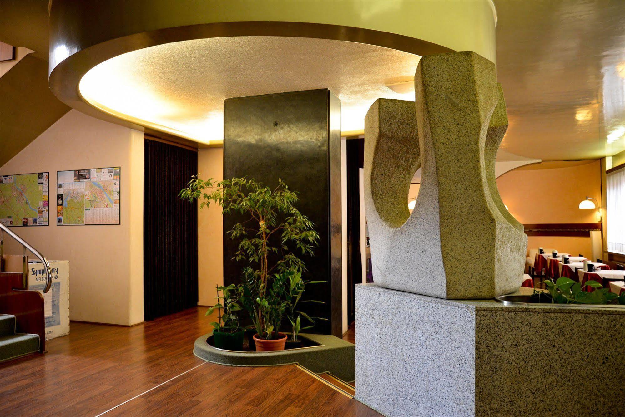 לניאגו Hotel Salieri מראה חיצוני תמונה