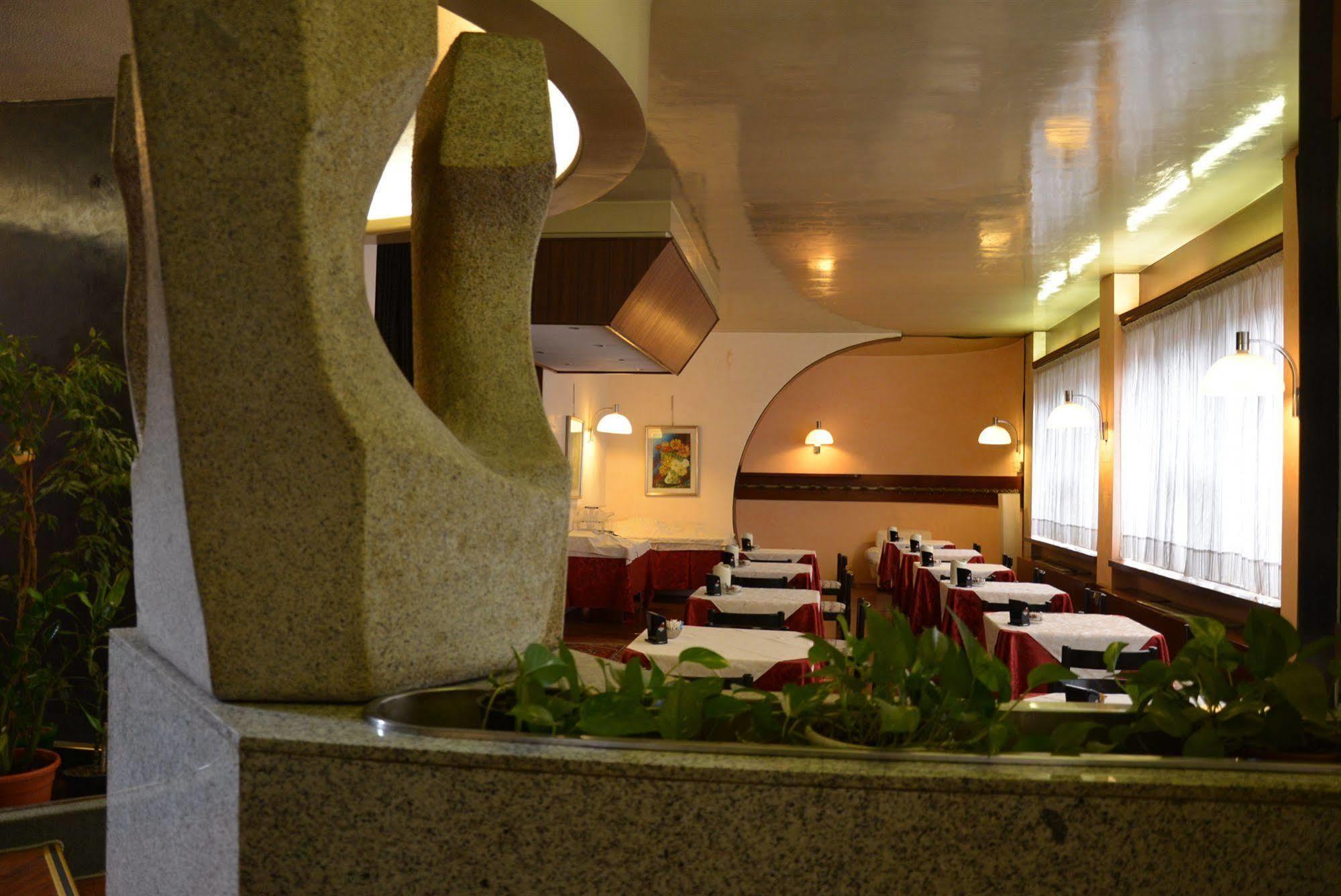 לניאגו Hotel Salieri מראה חיצוני תמונה