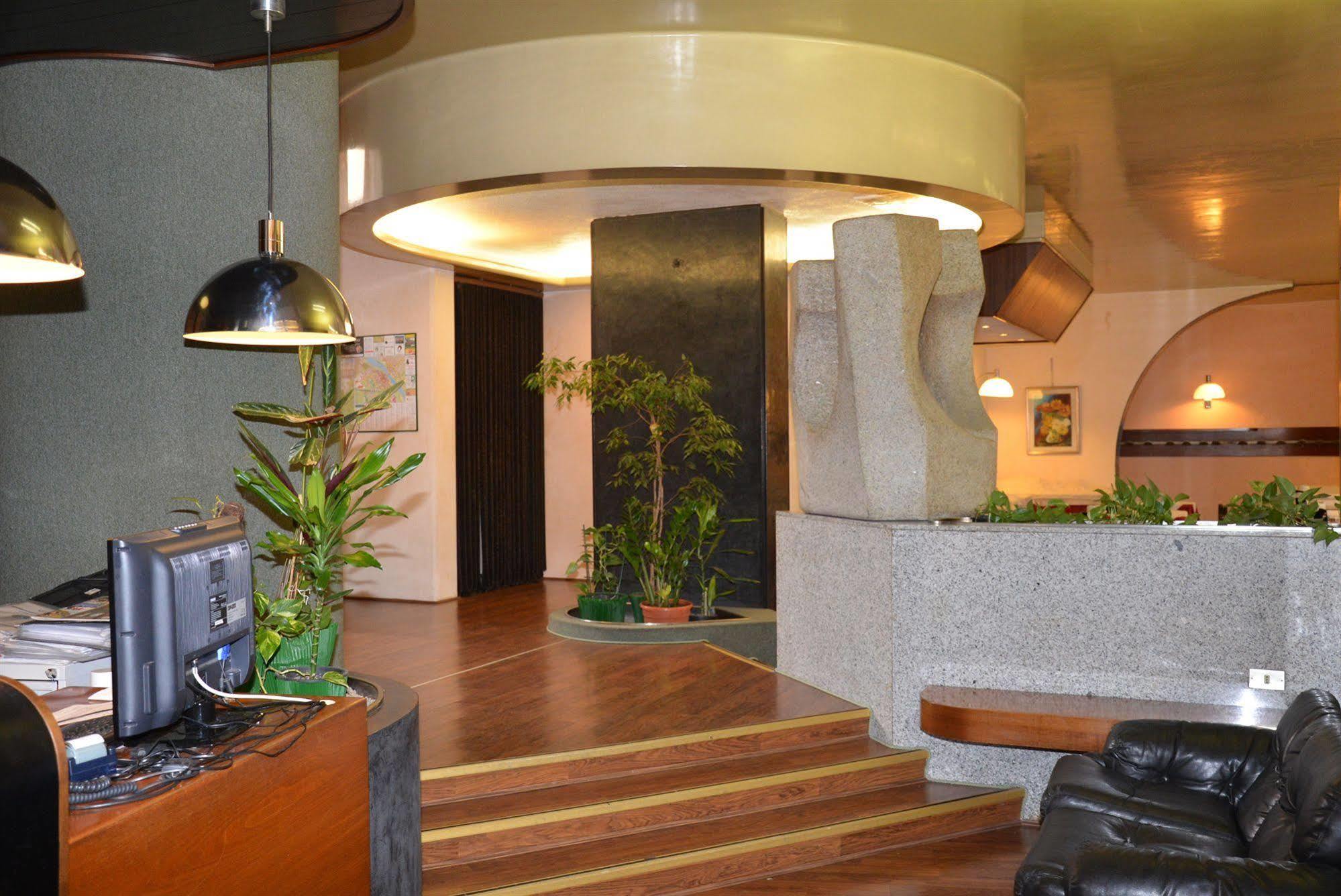 לניאגו Hotel Salieri מראה חיצוני תמונה