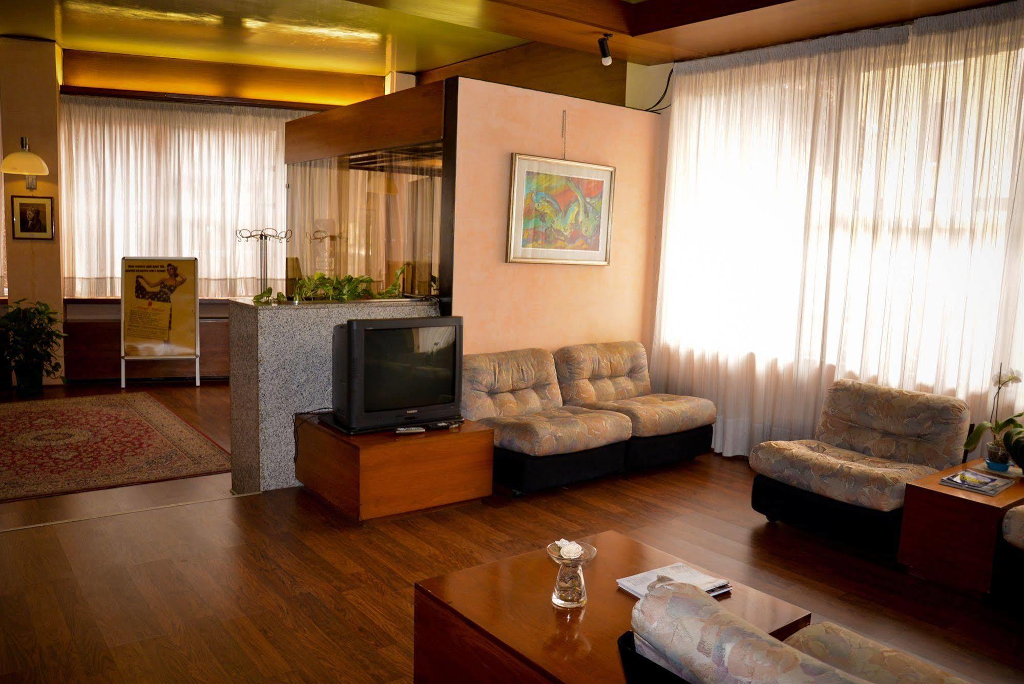 לניאגו Hotel Salieri מראה חיצוני תמונה