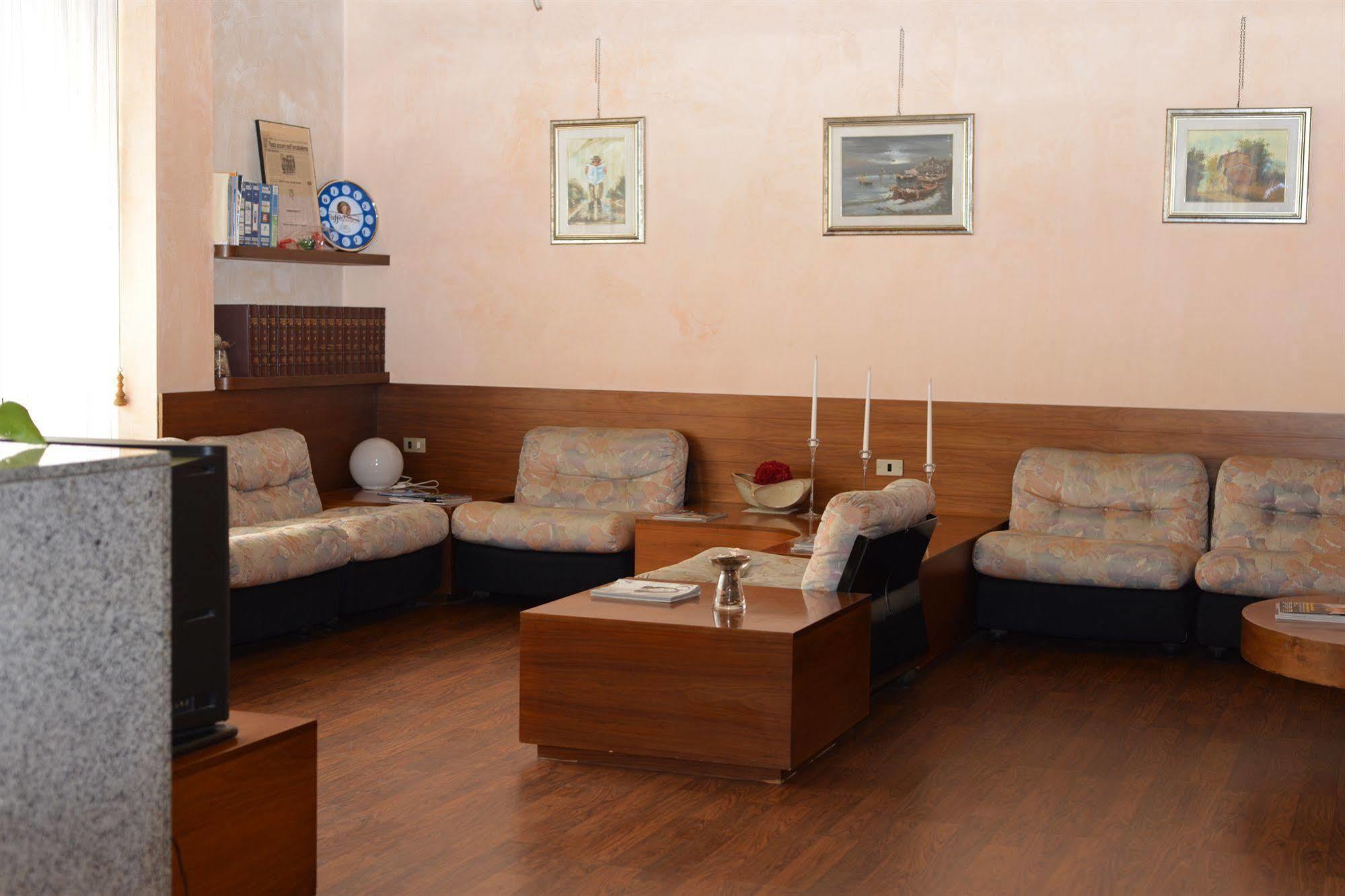 לניאגו Hotel Salieri מראה חיצוני תמונה