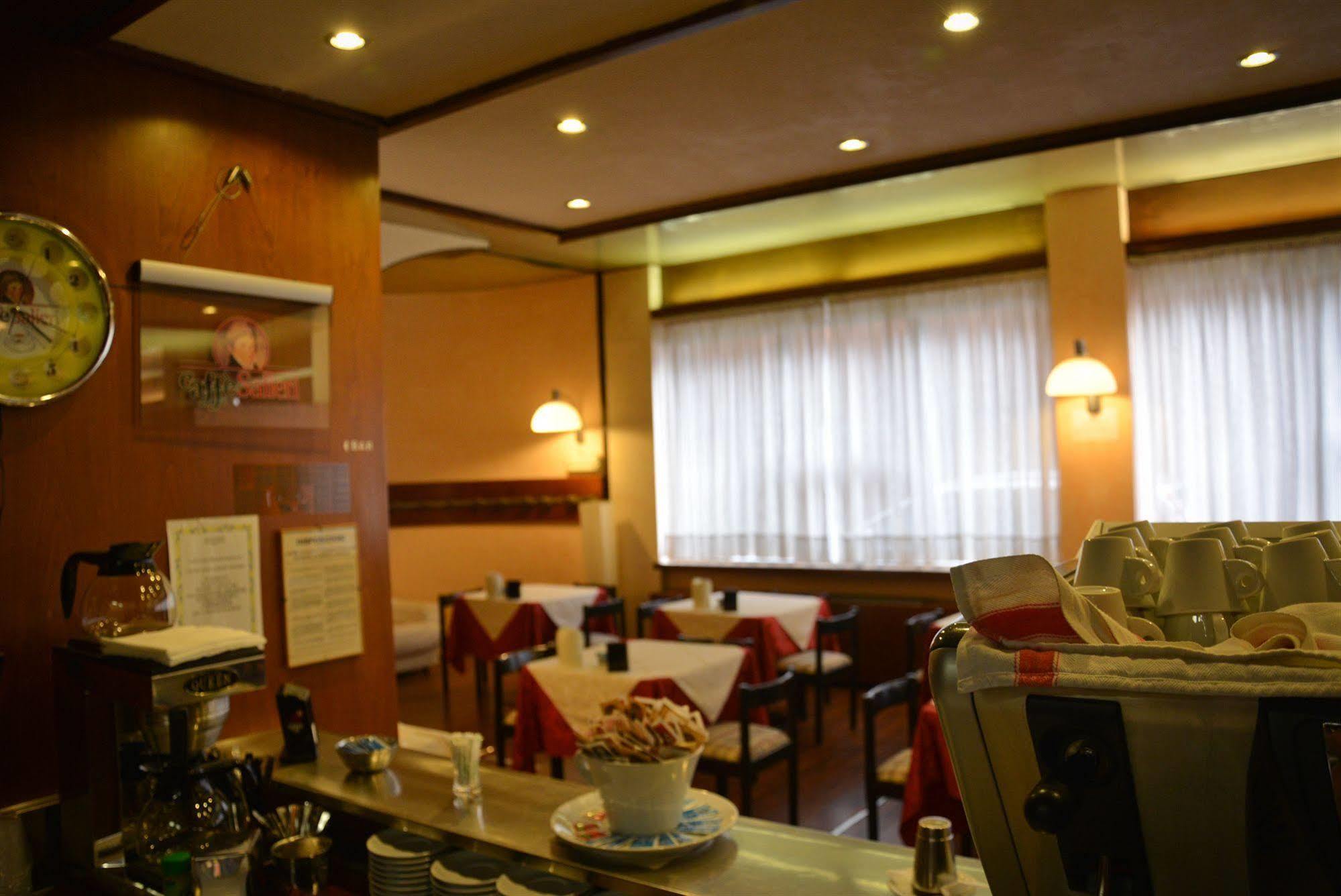 לניאגו Hotel Salieri מראה חיצוני תמונה