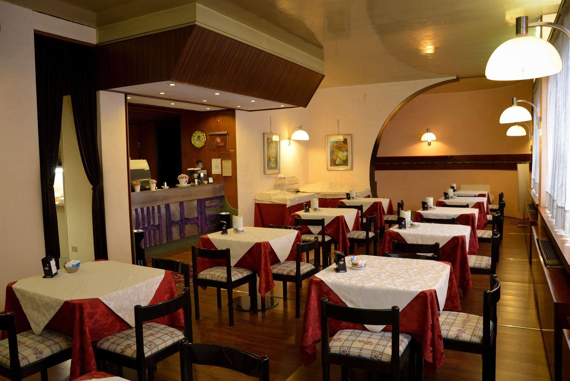 לניאגו Hotel Salieri מראה חיצוני תמונה