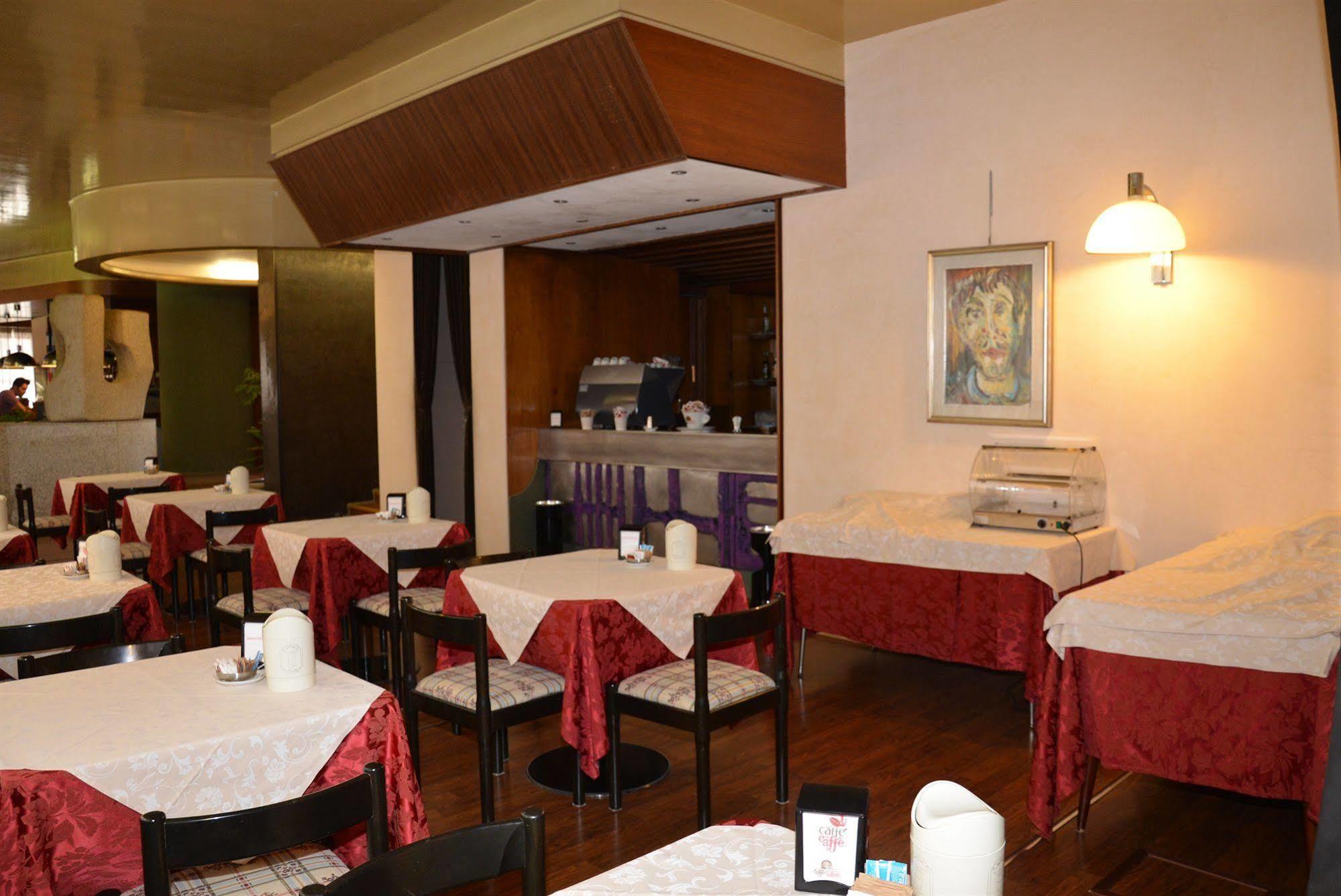 לניאגו Hotel Salieri מראה חיצוני תמונה