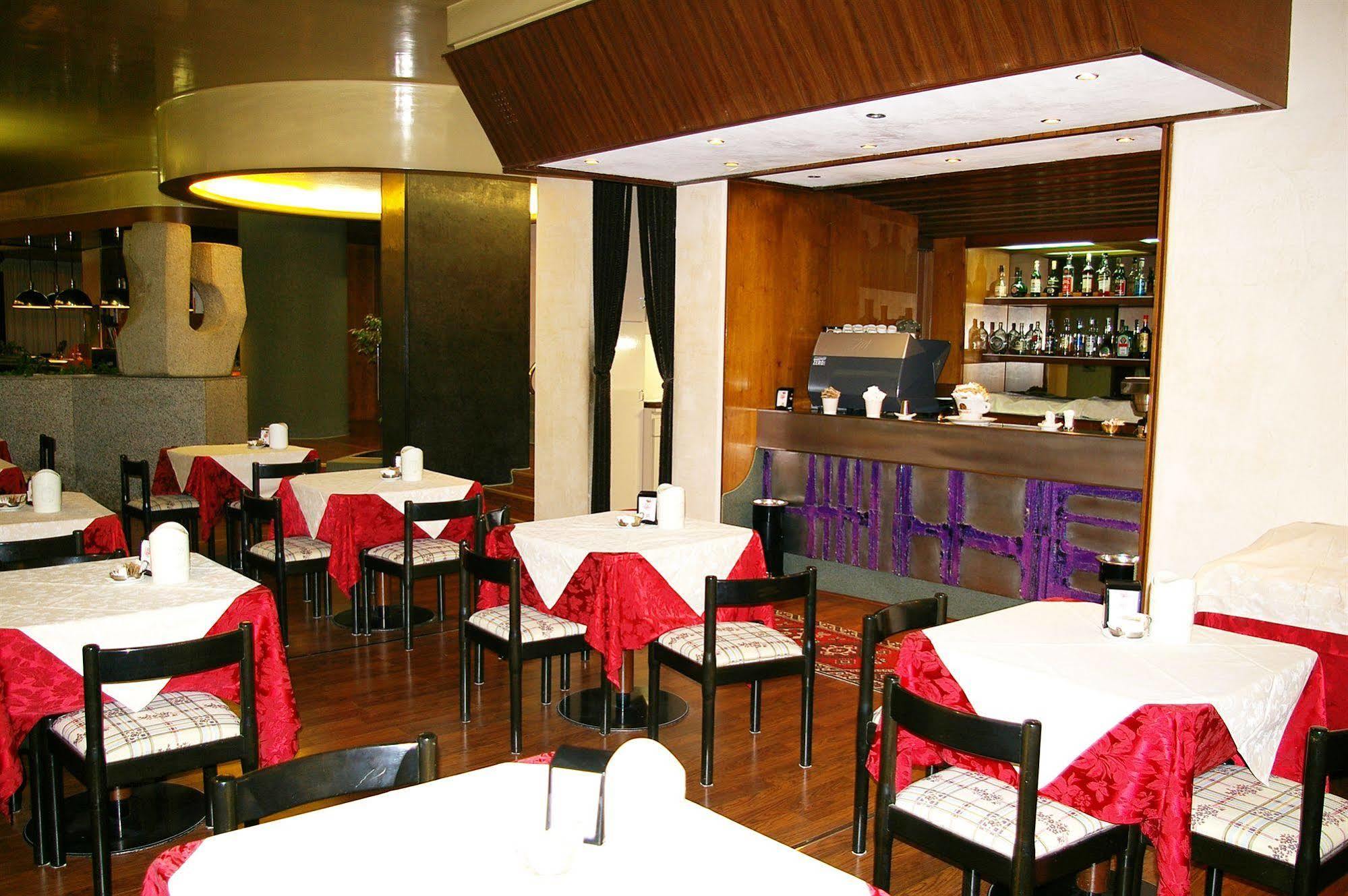 לניאגו Hotel Salieri מראה חיצוני תמונה