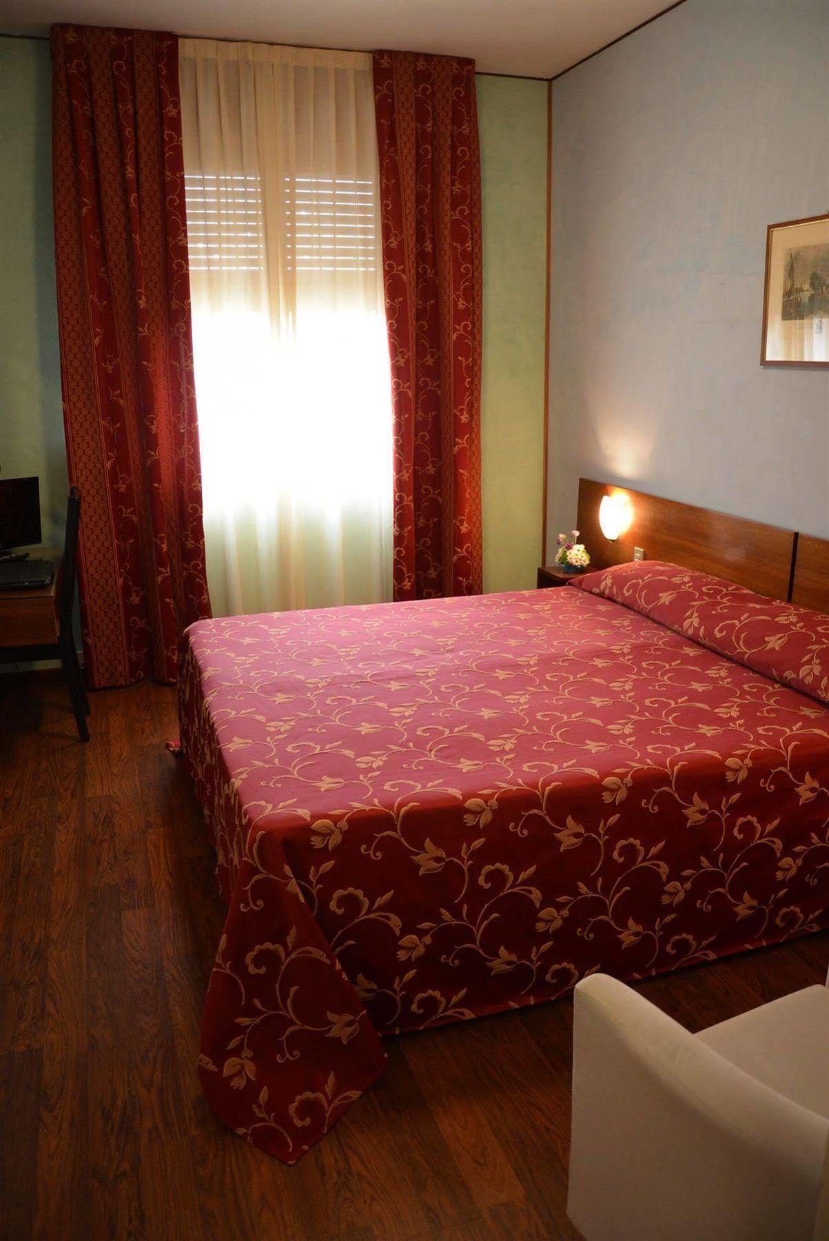 לניאגו Hotel Salieri מראה חיצוני תמונה