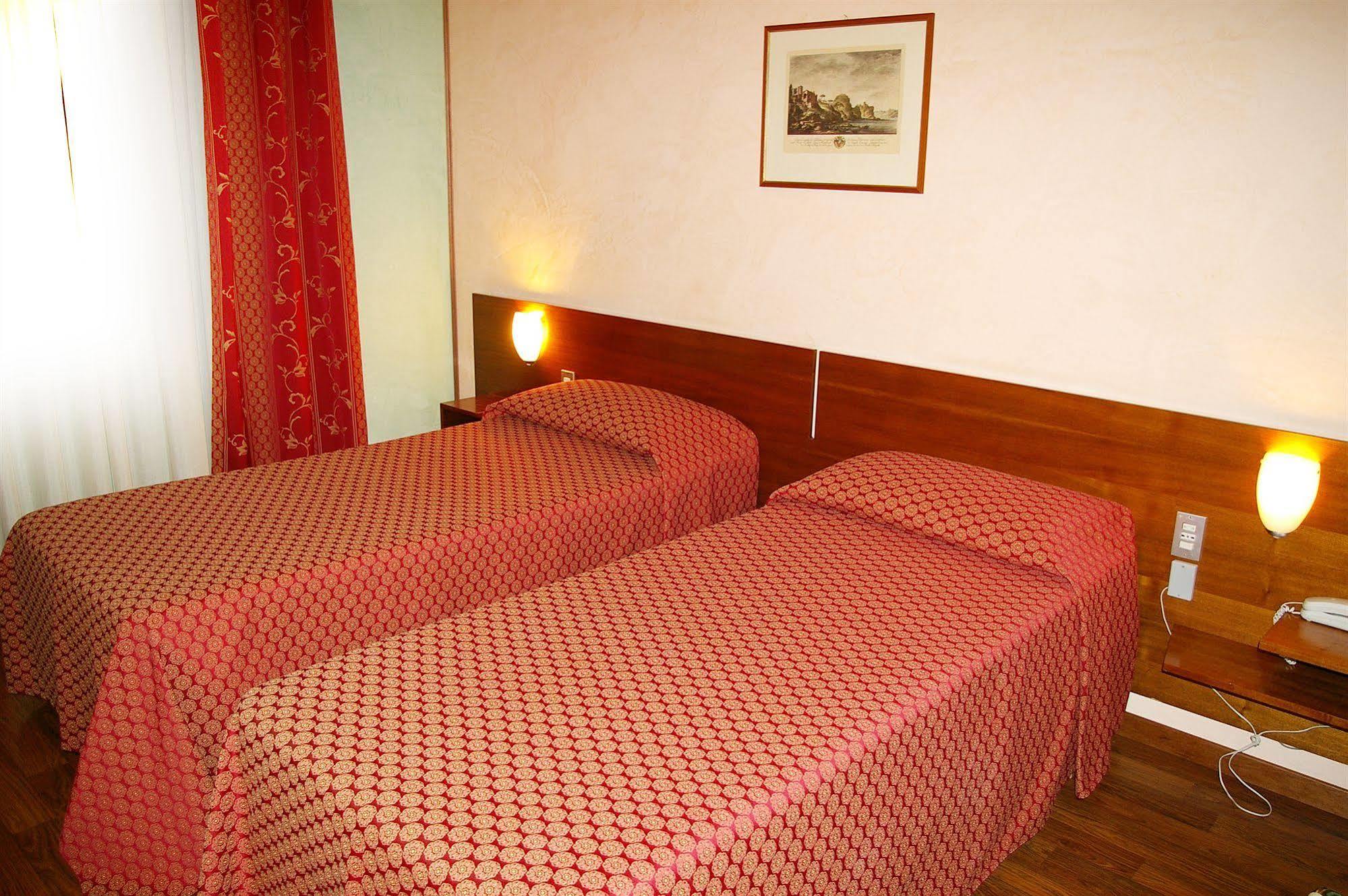 לניאגו Hotel Salieri מראה חיצוני תמונה