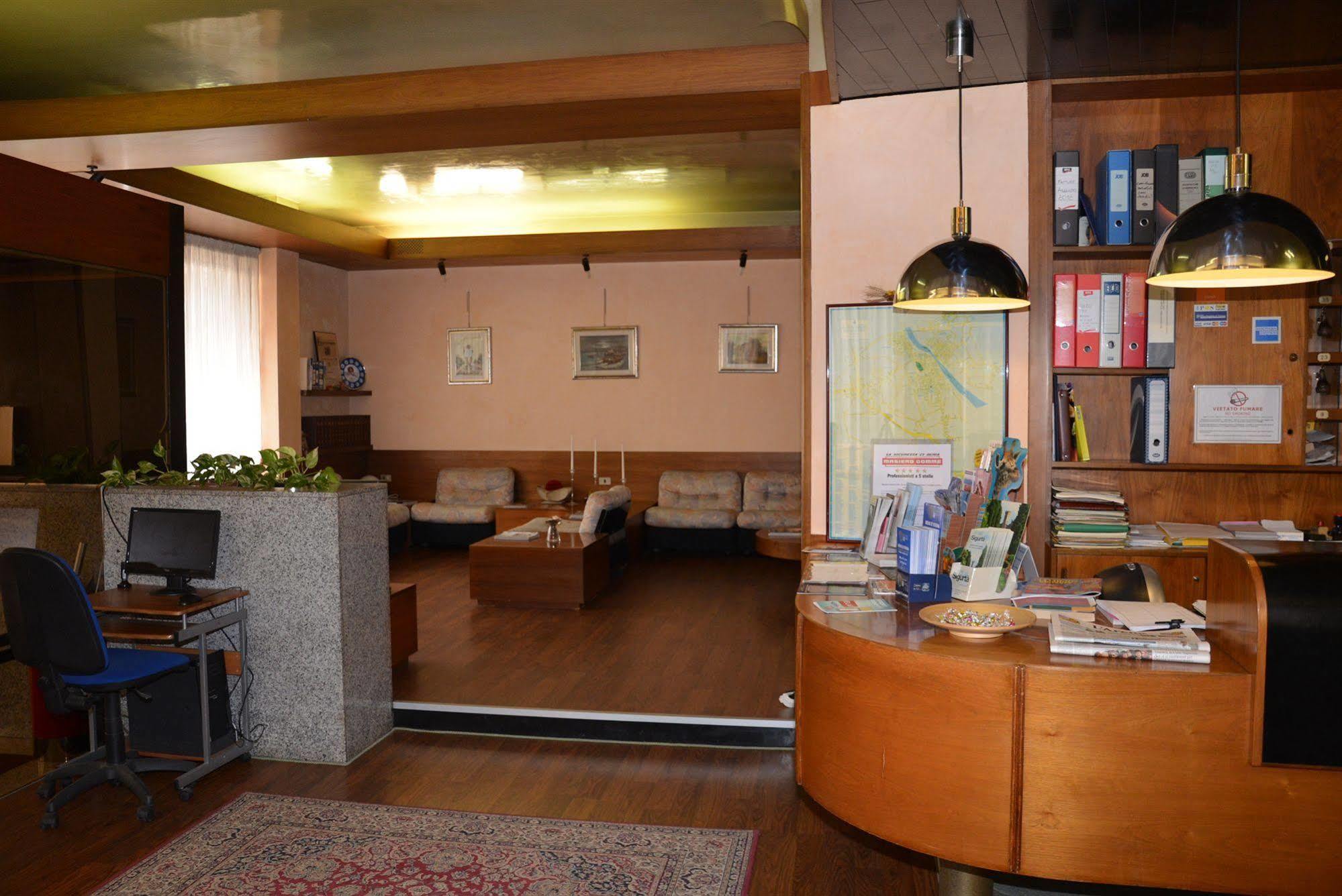 לניאגו Hotel Salieri מראה חיצוני תמונה