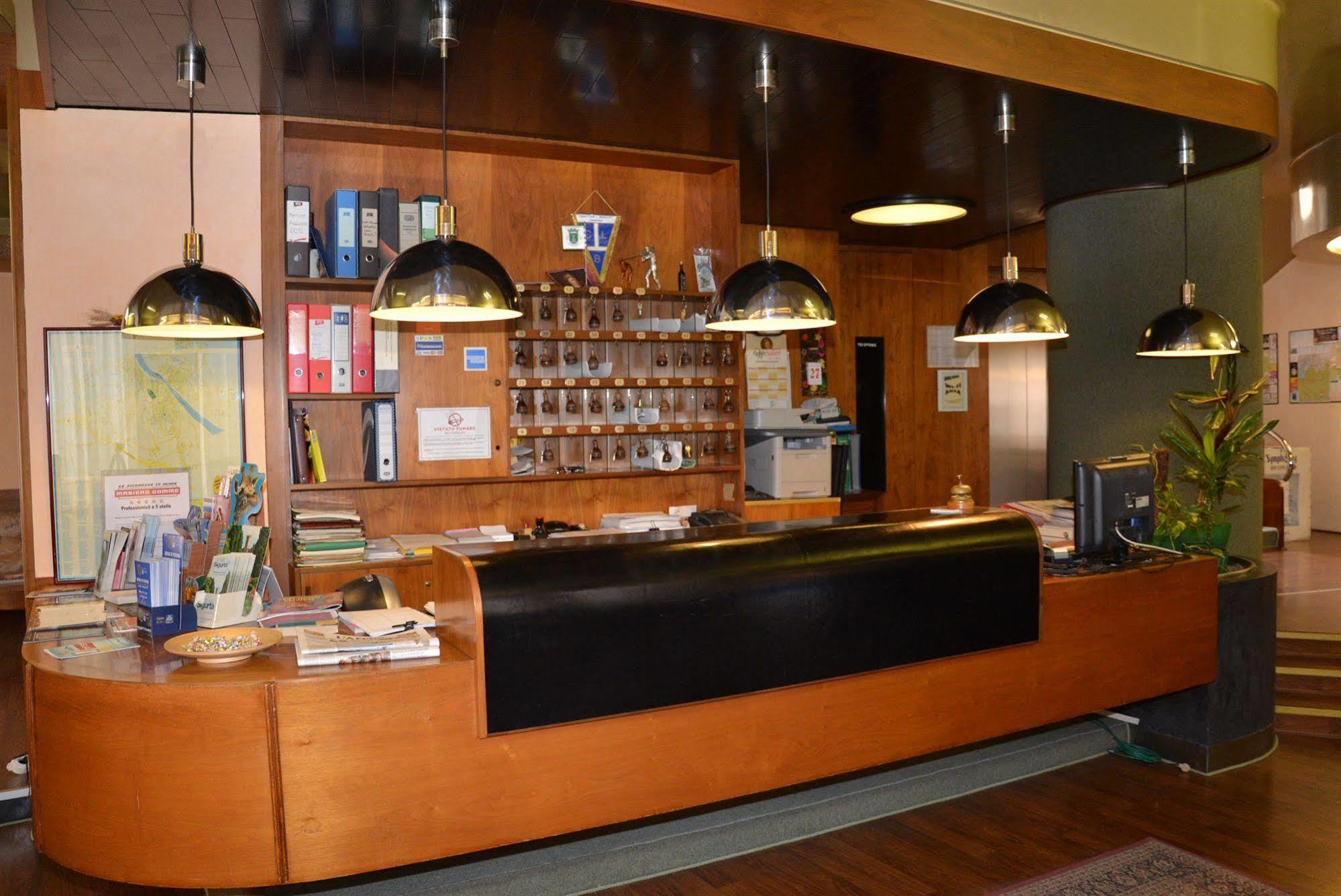 לניאגו Hotel Salieri מראה חיצוני תמונה