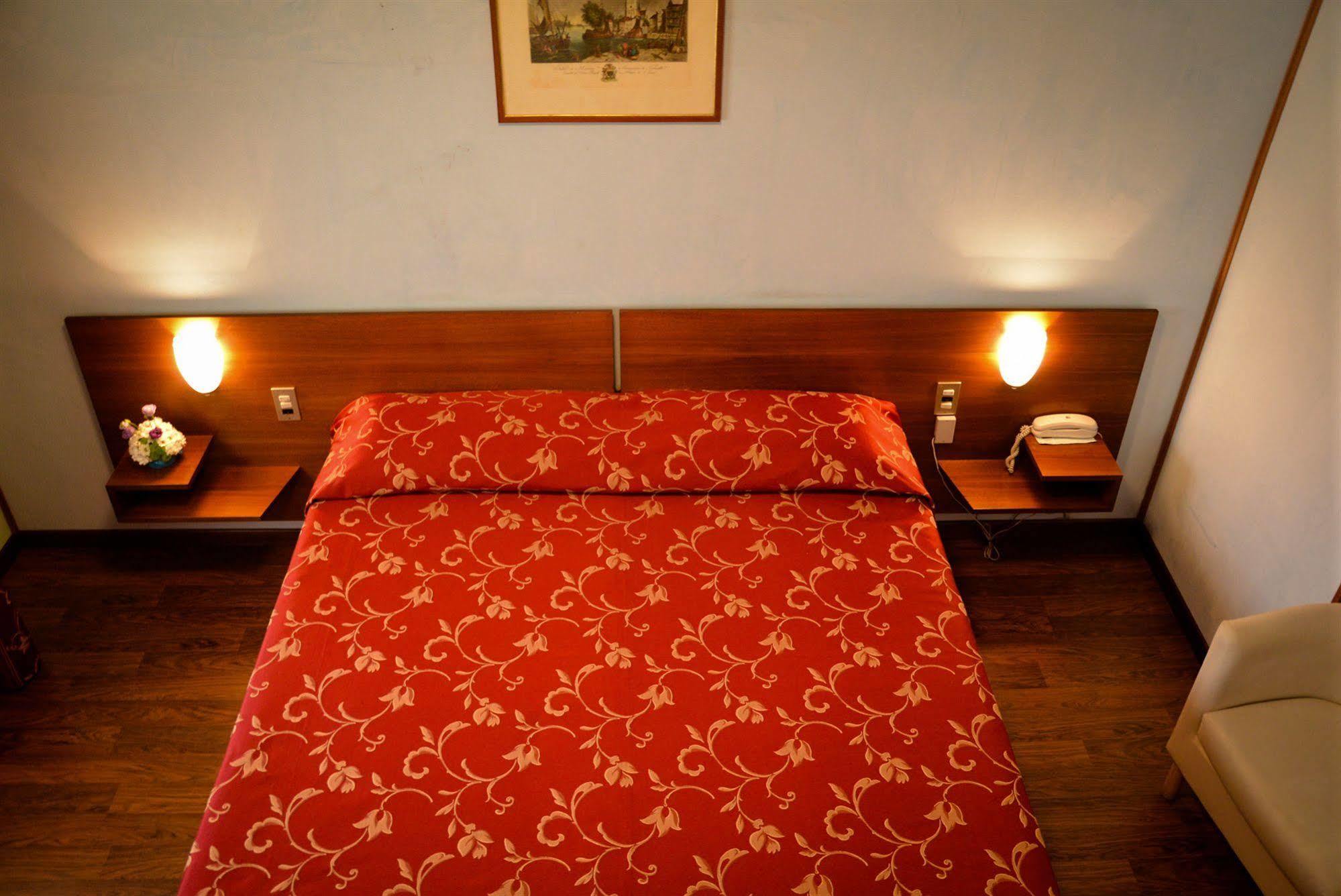 לניאגו Hotel Salieri מראה חיצוני תמונה