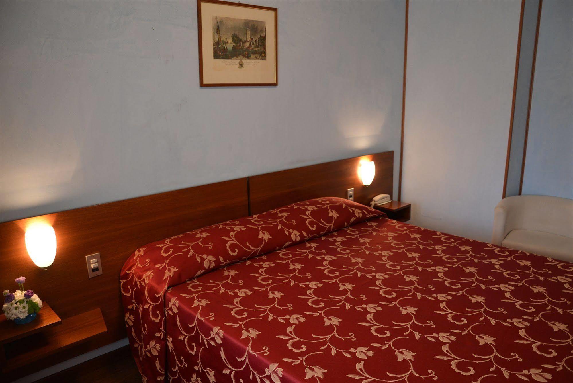 לניאגו Hotel Salieri מראה חיצוני תמונה
