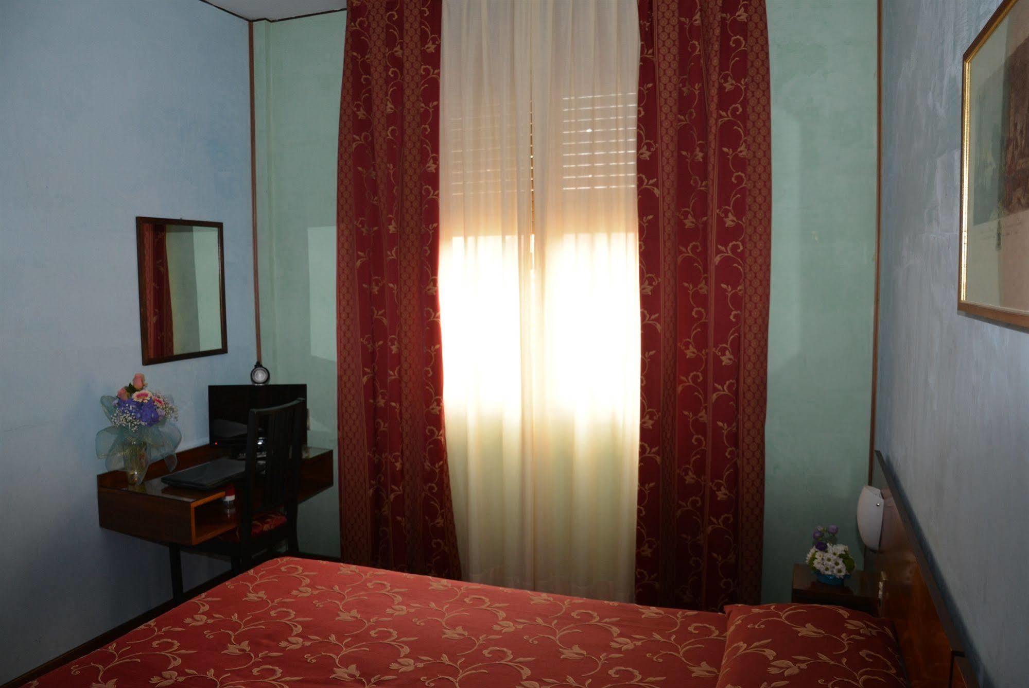 לניאגו Hotel Salieri מראה חיצוני תמונה