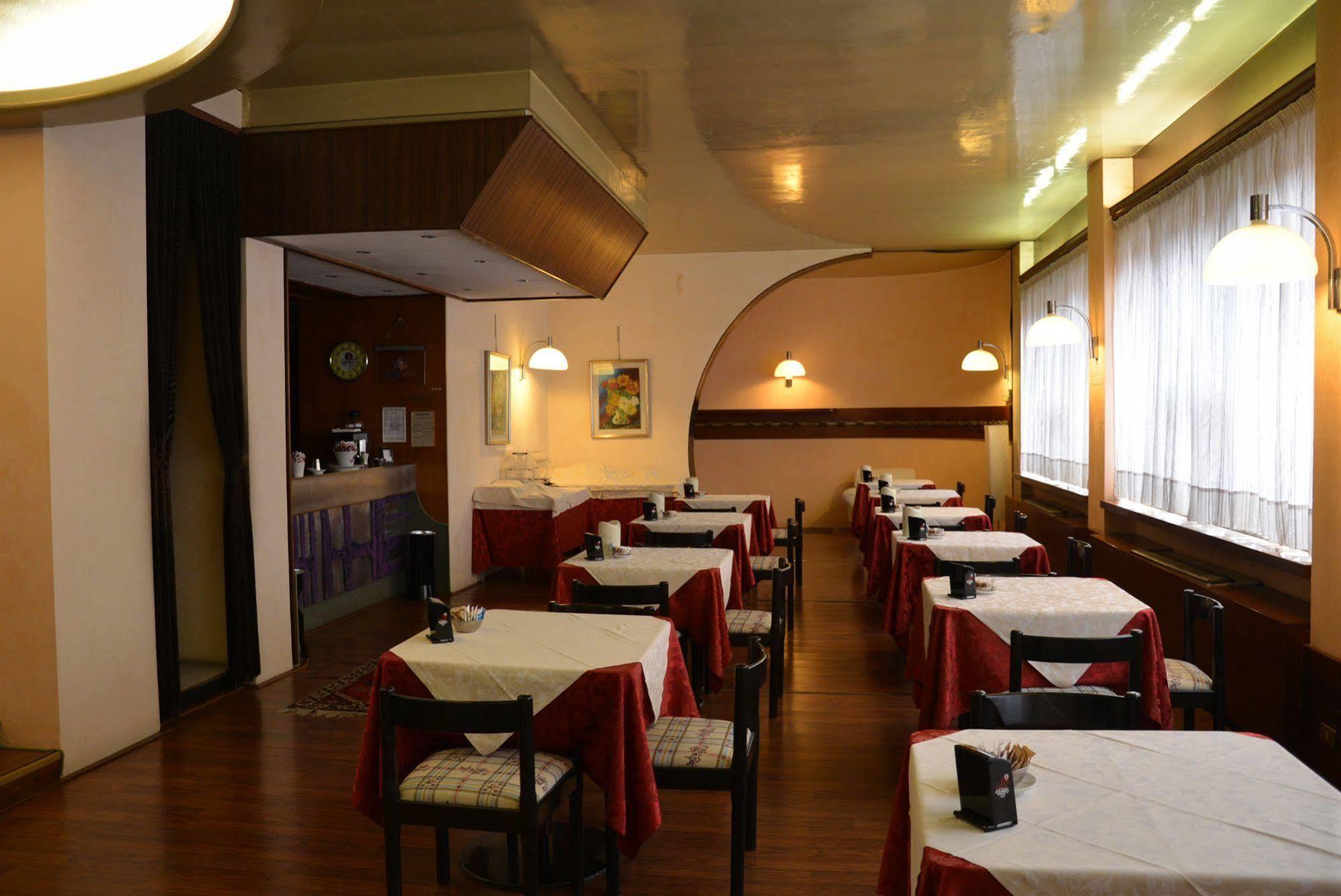 לניאגו Hotel Salieri מראה חיצוני תמונה
